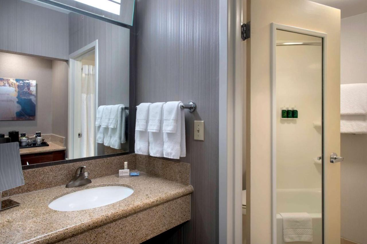 Sonesta Select Boston Stoughton Hotel Bagian luar foto